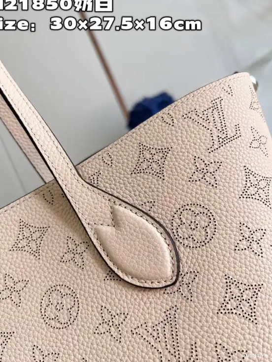 WIS VUITTON MM BLOSSOM LOUIS 0501